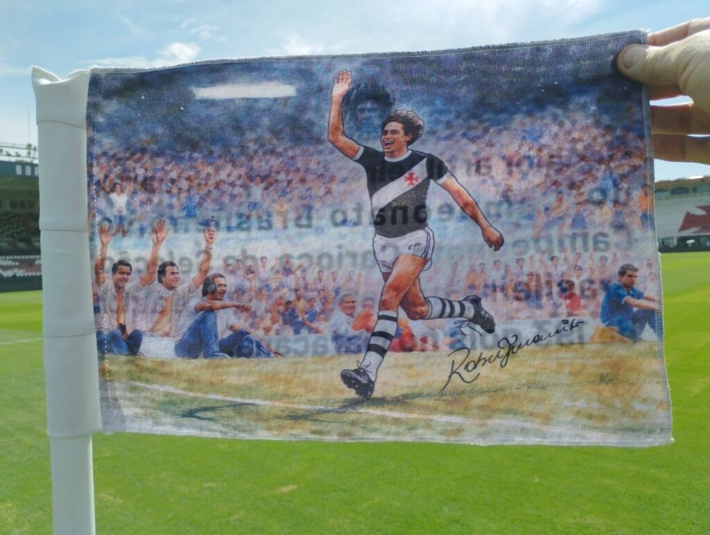 bandeiras-de-escanteio-de-sao-januario-trazem-homenagens-a-roberto-dinamite;-veja-fotos