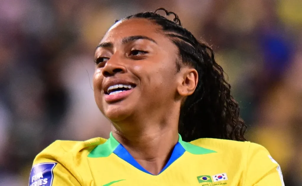 kerolin-herda-a-10,-minimiza-pressao-por-premios-e-foca-no-coletivo-da-selecao
