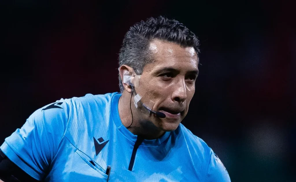 audio-do-var-de-palmeiras-x-athletico-e-exposto-e-explica-penalti-anulado:-“segura-o-braco”