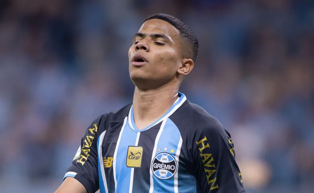 gremio-perde-tres-chances-claras-em-sequencia-e-revolta-torcida-contra-o-confianca