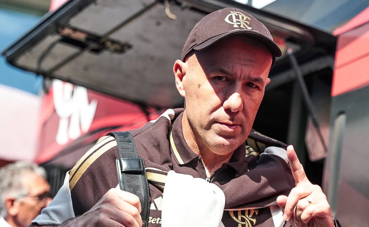 leonardo-jardim-aprova-novos-reforcos-do-flamengo-via-scout-e-aguarda-listagem-de-nomes