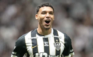 victor-hugo-projeta-atletico-mg-x-flamengo-na-arena-mrv-e-cita-emocao-por-reencontro