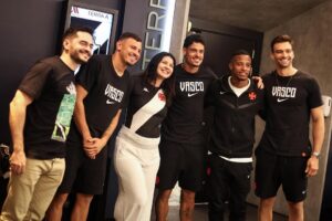 socios-visitaram-o-elenco-no-hotel-em-sao-paulo;-veja-fotos-e-video