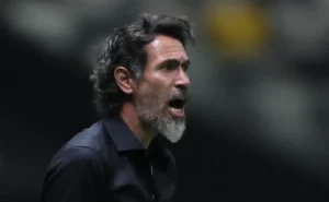 eduardo-dominguez-minimiza-goleada-do-flamengo:-“nao-chegou-muito”