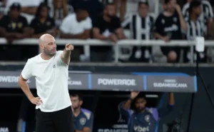 franclim-conquista-elenco-e-vive-momento-de-alta-no-botafogo