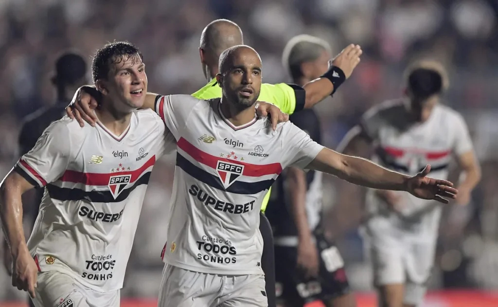 lucas-moura-surpreende-no-sao-paulo,-apresenta-evolucao-e-pode-antecipar-o-retorno