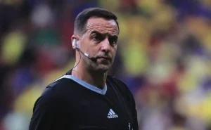 esteban-ostojich-expulsa-adam-bareiro-em-cruzeiro-x-boca-juniors