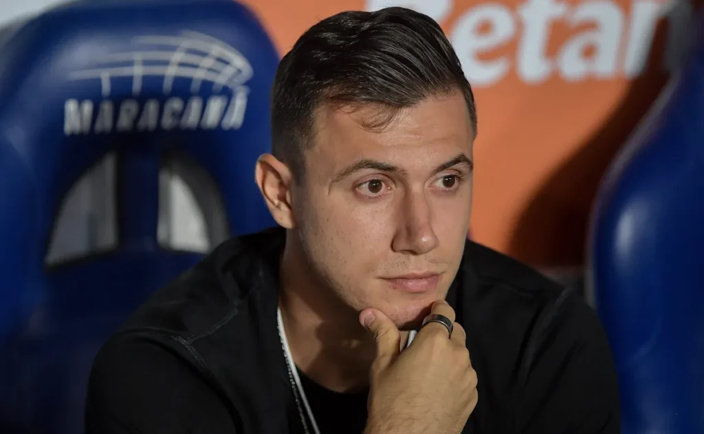 lucas-piton-aproveita-ma-fase-de-cuiabano-no-vasco-para-assumir-a-posicao