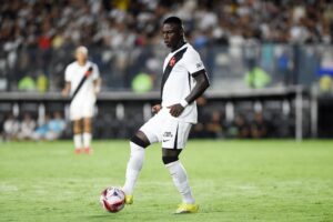 contratado-por-r$-30-milhoes,-marino-perde-espaco-no-vasco