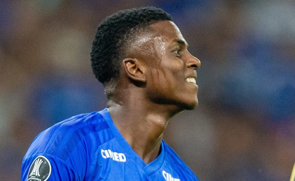 neiser-villarreal-ganha-moral-no-cruzeiro-com-artur-jorge