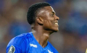 neiser-villarreal-ganha-moral-no-cruzeiro-com-artur-jorge