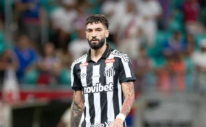 lautaro-diaz-faz-6-gols-em-treino-do-santos-e-“ganha-degraus”-pela-titularidade