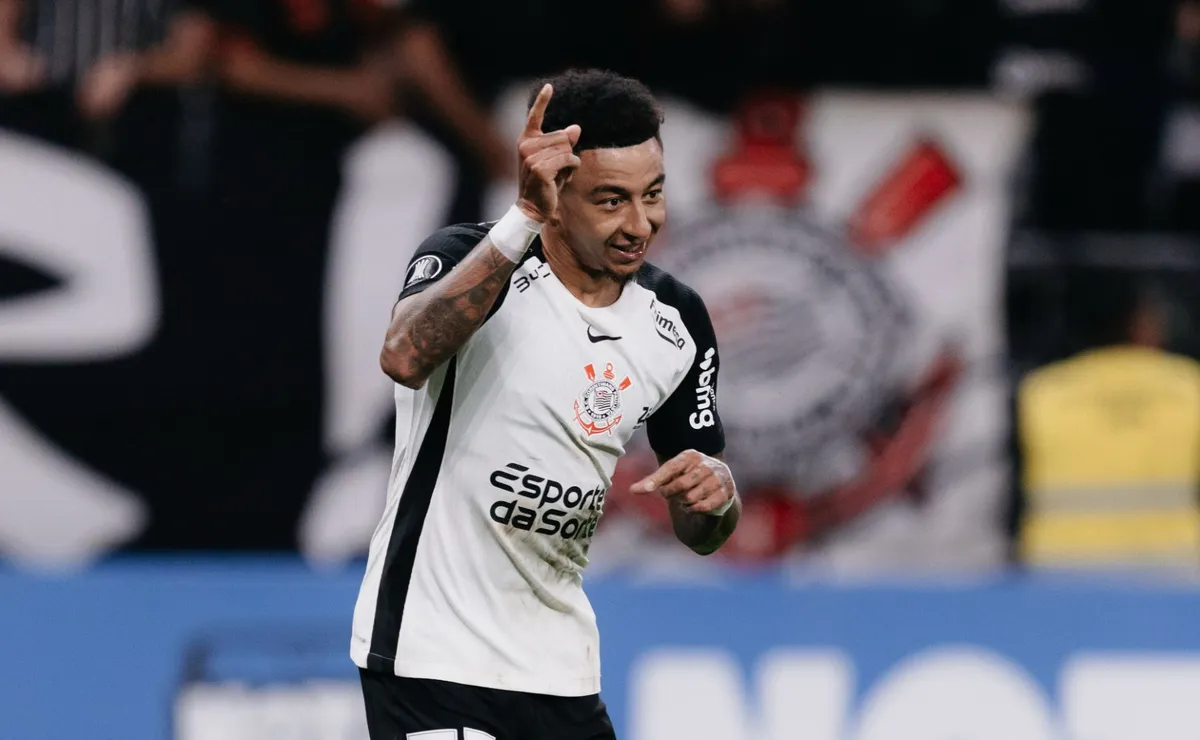 corinthians-domina-o-penarol,-vence-com-gol-de-lingard-e-segue-100%-na-libertadores