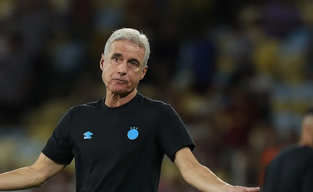 luis-castro-tem-conversas-nos-bastidores-do-gremio-para-mudar-situacao-do-time