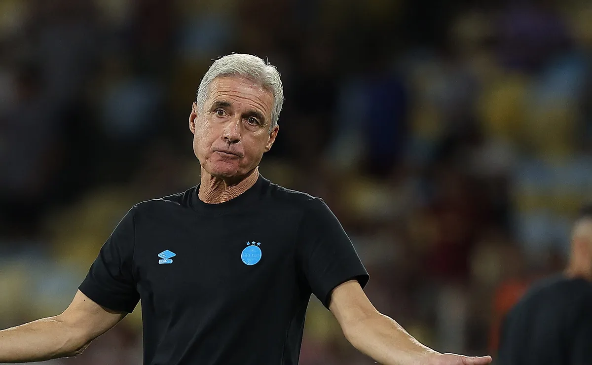 luis-castro-tem-conversas-nos-bastidores-do-gremio-para-mudar-situacao-do-time