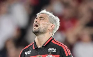 medico-do-flamengo-define-prazo-e-analisa-arrascaeta-na-copa-do-mundo