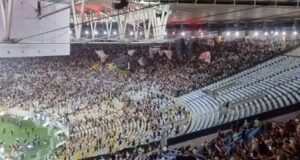 videos-mostram-festa-da-torcida-do-vasco-apos-empate-no-ultimo-lance-do-classico