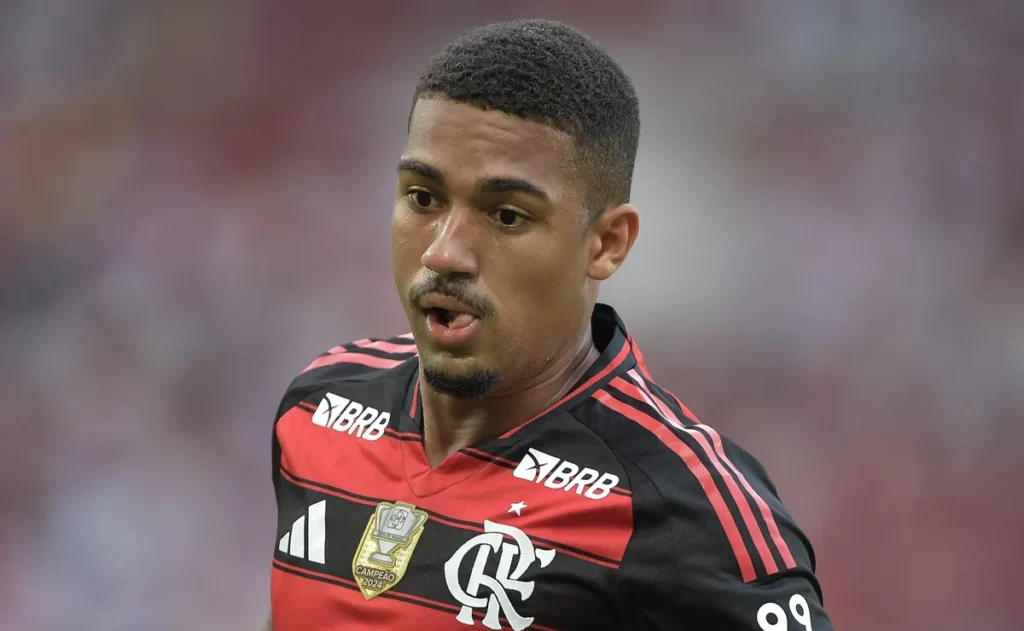 samuel-lino-se-posiciona-sobre-provocacoes-entre-palmeiras-e-flamengo
