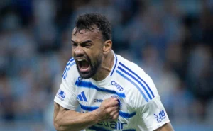 clubes-mexicanos-continuam-encantados-por-fabricio-bruno,-zagueiro-do-cruzeiro