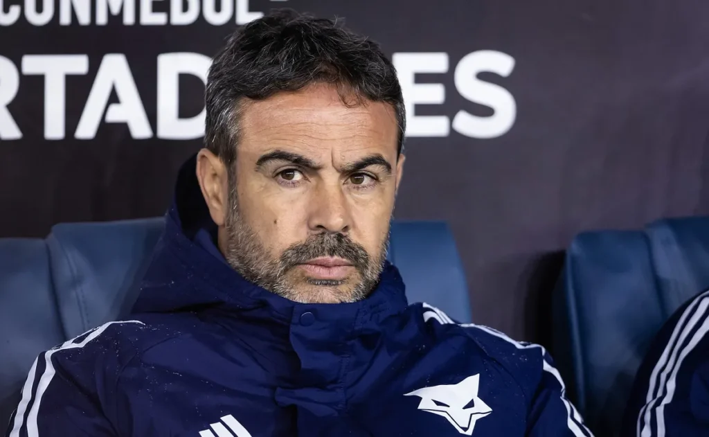 cruzeiro-segura-empate-com-um-a-menos-apos-estrategia-de-artur-jorge