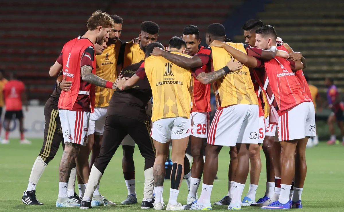 confusao-na-torcida-paralisa-independiente-medellin-x-flamengo