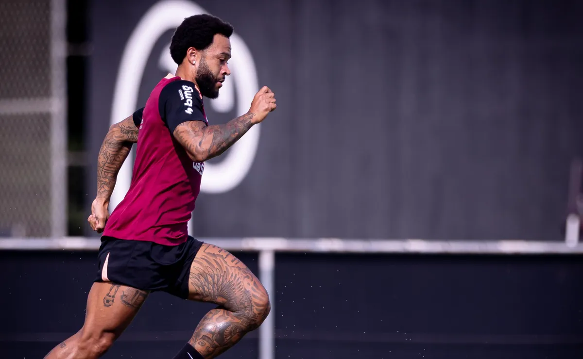 memphis-depay-deve-comecar-no-banco-contra-o-sao-paulo