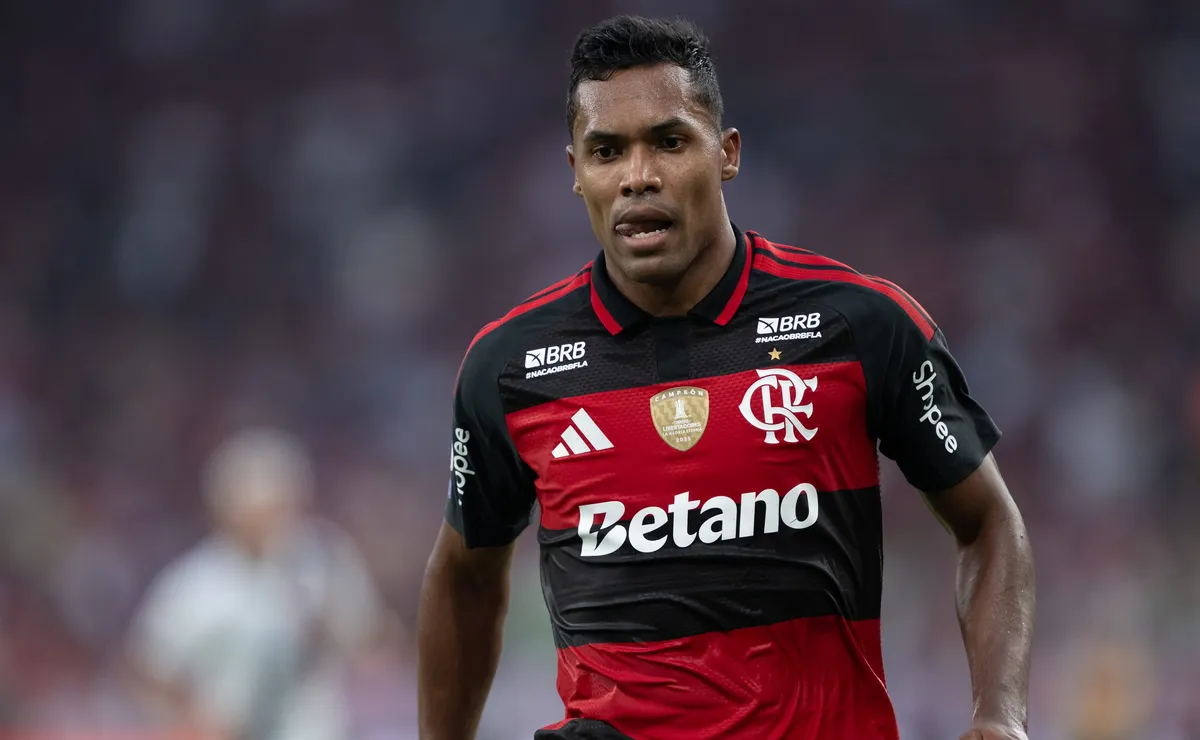 alex-sandro-retorna-ao-rio,-desfalca-o-flamengo-contra-o-gremio-e-ja-tem-substituto