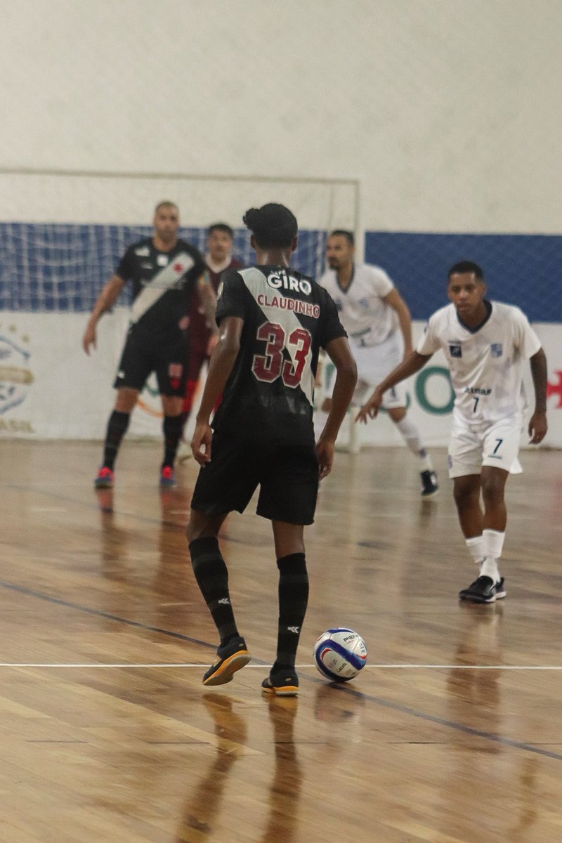 futsal:-vasco-vence-o-olaria-por-4-a-3-pelo-carioca