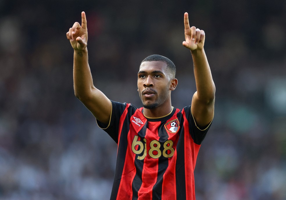 torcida-do-bournemouth-cria-musica-para-rayan;-veja-video
