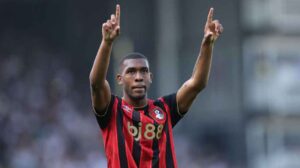 invicto-em-2026,-rayan-marca-seu-5o-gol-na-premier-league-e-mira-a-copa-do-mundo