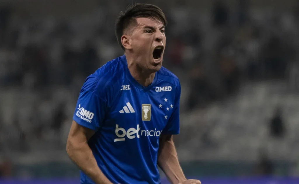 racing-monitora,-mas-cruzeiro-se-antecipa-e-abre-negociacao-para-renovar-com-villalba-ate-2027