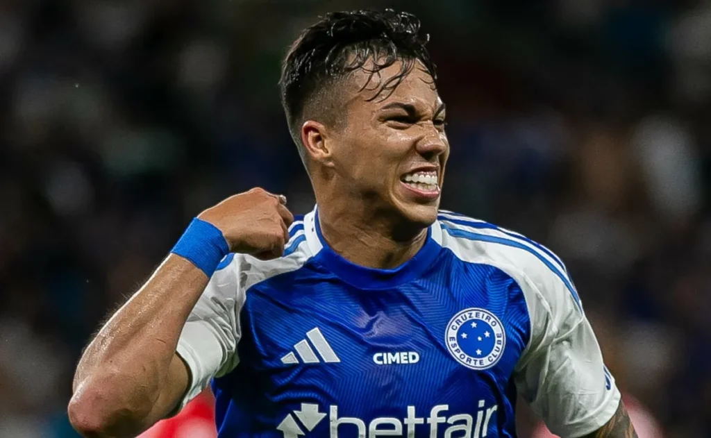 kaio-jorge-marca-de-penalti-e-cruzeiro-abre-o-placar-contra-o-goias-na-copa-do-brasil