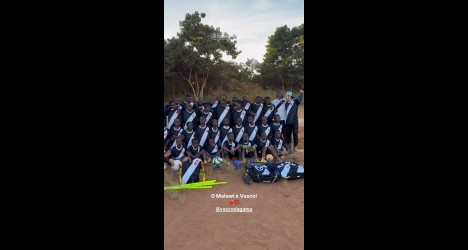 jovens-do-malawi-ganham-camisa-vascaina-e-gritam-‘vasco’;-veja-video