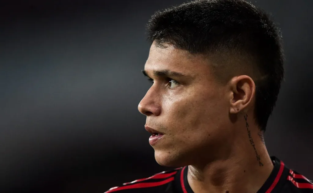 flamengo-ve-o-futebol-arabe-esquentar-interesse-na-contratacao-de-luiz-araujo