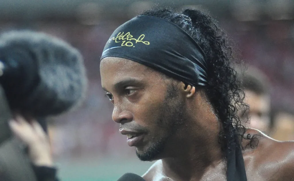 ronaldinho-manda-recado-ao-atletico-antes-de-decisao-na-copa-do-brasil:-“boa-sorte-ao-galo”