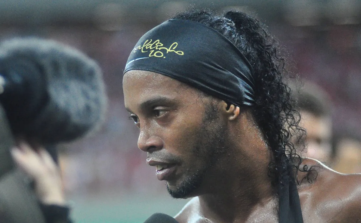 ronaldinho-manda-recado-ao-atletico-antes-de-decisao-na-copa-do-brasil:-“boa-sorte-ao-galo”