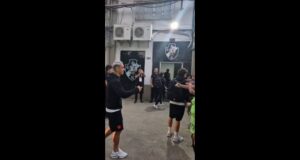 torcedora-se-emociona-ao-encontrar-com-puma-rodriguez-em-sao-januario;-veja-video
