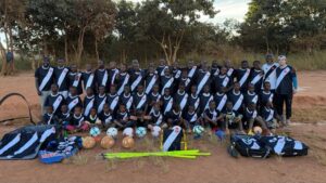 grupo-de-torcedores-doou-camisas-do-vasco-para-as-criancas-de-malawi