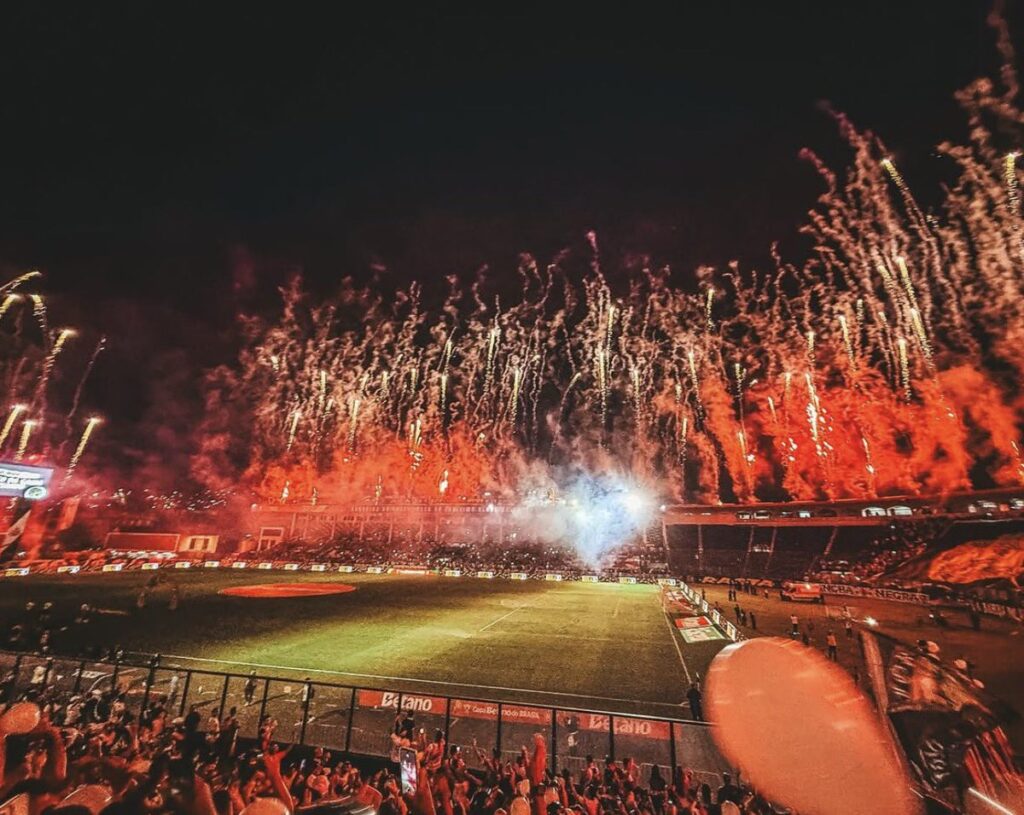 veja-fotos-e-video-do-show-de-fogos-em-sao-januario-antes-de-vasco-x-paysandu