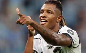danilo-manda-recado-e-nega-ansiedade-para-convocacao-de-ancelotti