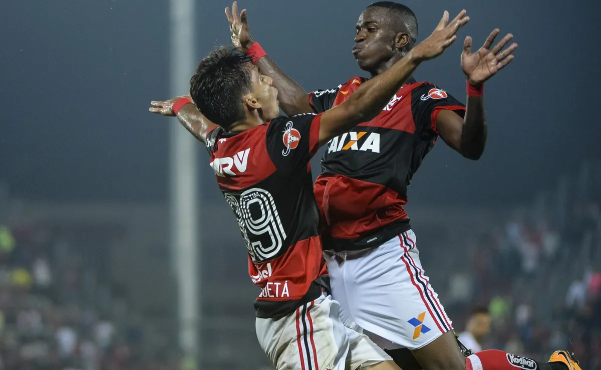 paqueta-revela-detalhes-de-conversa-com-vini-jr-sobre-volta-do-craque-ao-flamengo:-“na-hora-certa”