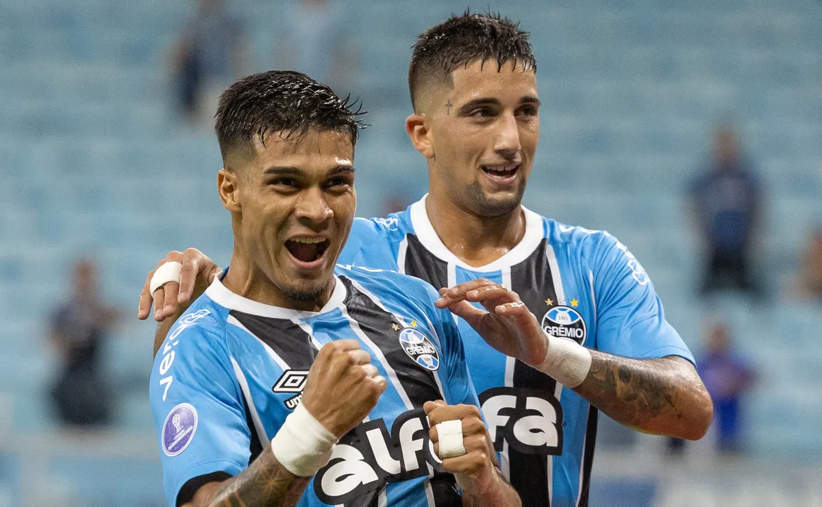 gremio-volta-a-atrasar-pagamento-por-arezo-e-pode-sofrer-novo-transfer-ban-da-fifa