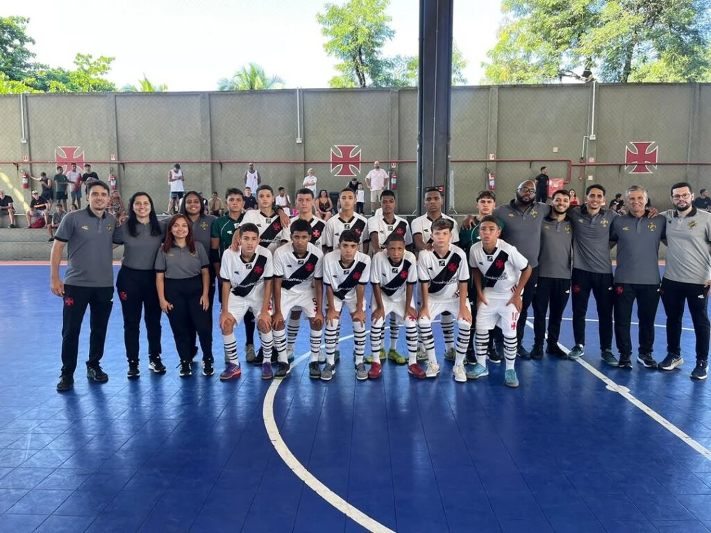 futsal-base:-sub-15-e-sub-17-do-vasco-terminam-fase-inicial-do-carioca-com-100%-de-aproveitamento