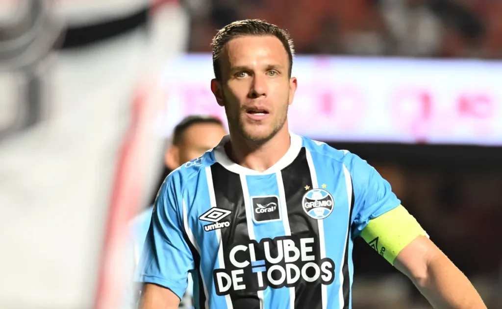 gremio-aguarda-decisao-da-juventus-para-avancar-nas-negociacoes-por-arthur
