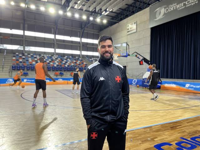 basquete:-vasco-dispensa-comissao-tecnica-e-funcionarios;-futuro-da-modalidade-no-clube-e-incerto