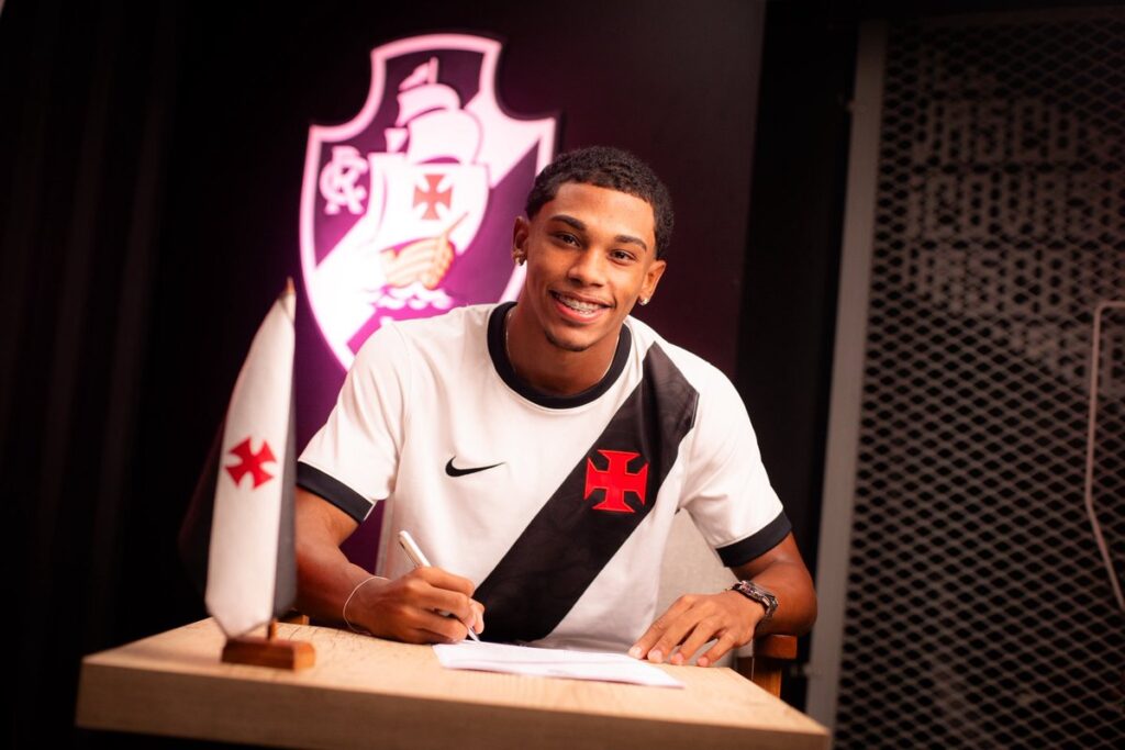 lateral-direito-lucas-melim-renova-contrato-com-o-vasco-ate-2029