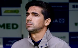 com-aval-de-abel,-palmeiras-abre-negociacao-para-renovar-com-murilo-e-planeja-vinculo-ate-2029