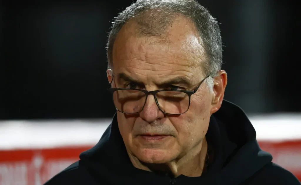 bielsa-expoe-cuidado-com-arrascaeta-no-uruguai-e-revela-duvida-sobre-meia-do-flamengo