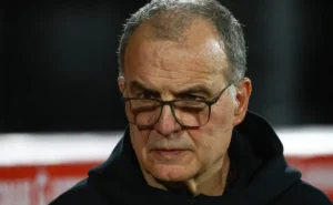 bielsa-expoe-cuidado-com-arrascaeta-no-uruguai-e-revela-duvida-sobre-meia-do-flamengo