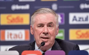 ancelotti-crava-vinicius-junior-e-raphinha-no-top-5-mundial:-“temos-a-sorte”